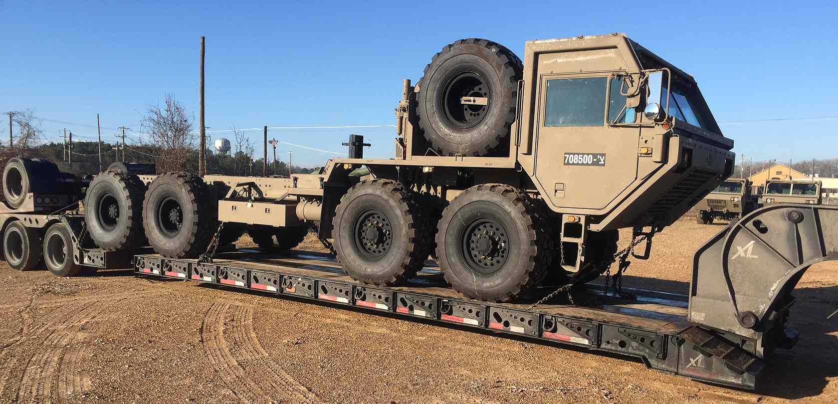 Super Heavy flatbed tow vehicle